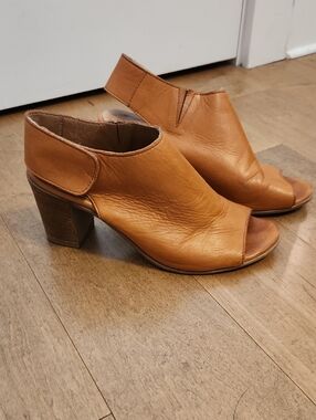 Peep-toe Leather Heels